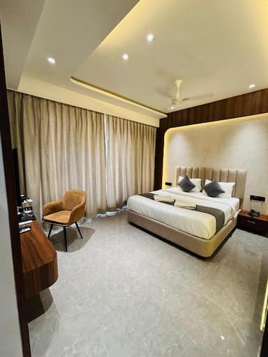 hotel room main image