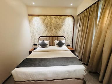 hotel room main image