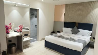 hotel room main image