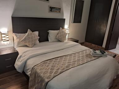 hotel room main image