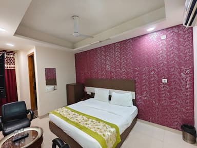 hotel room main image