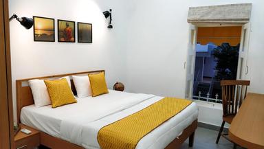 hotel room main image