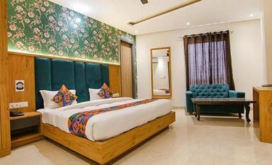 hotel room main image
