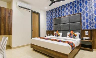 hotel room main image