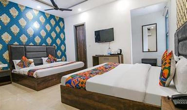 hotel room main image