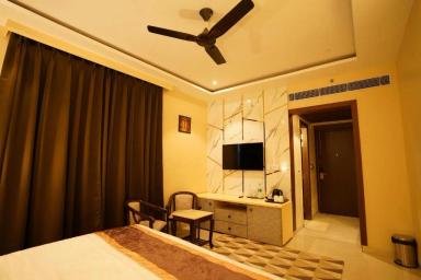 hotel room main image