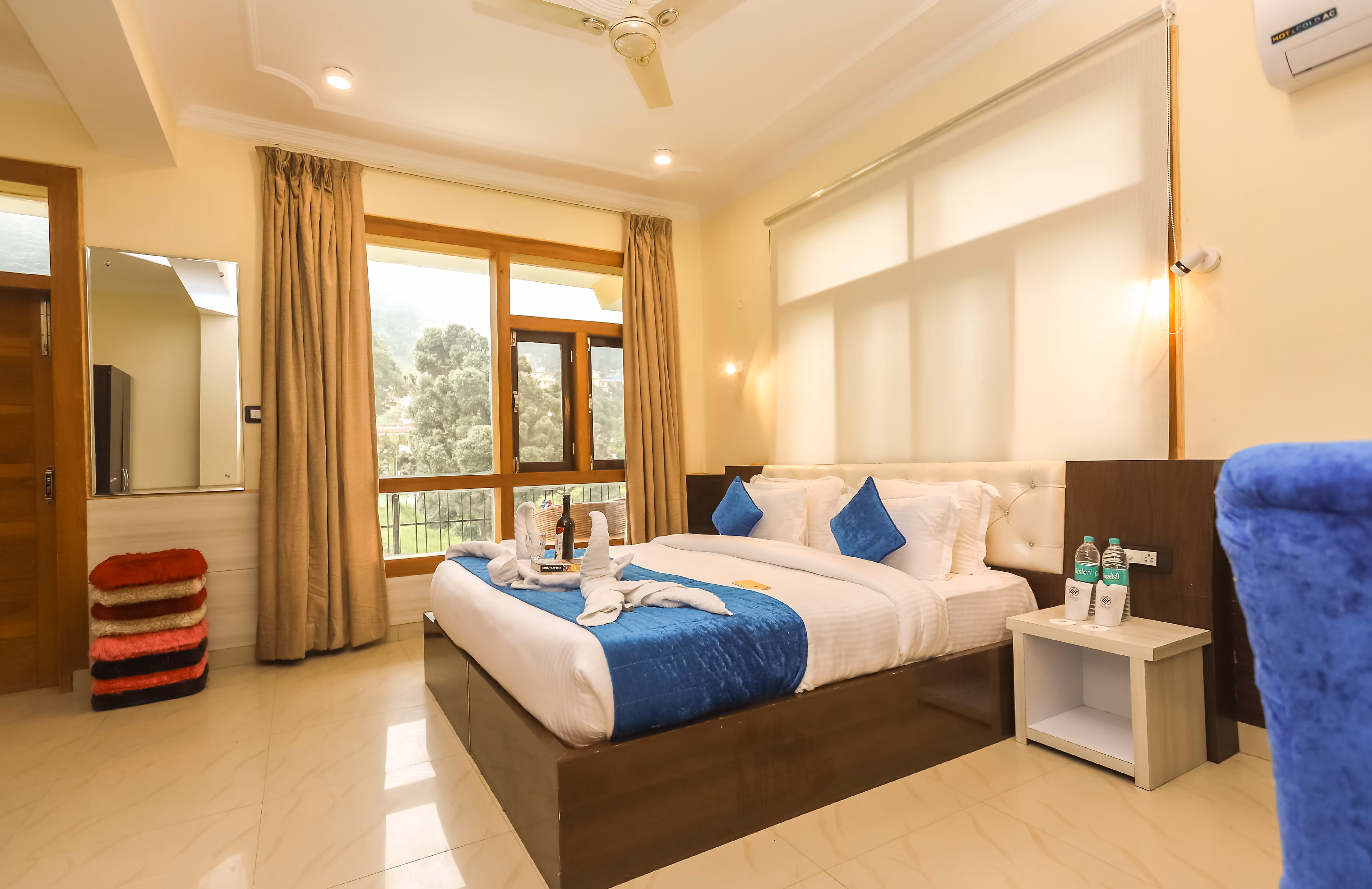 hotel room main image