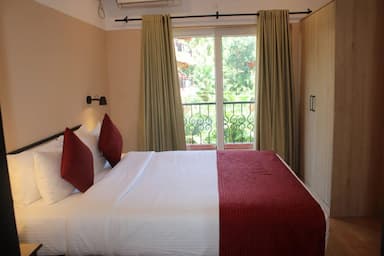 hotel room main image