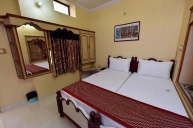 hotel room main image