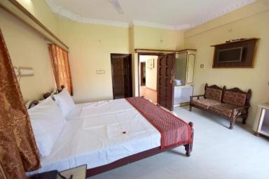 hotel room main image
