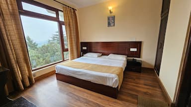 hotel room main image