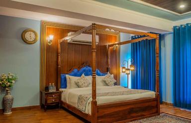 hotel room main image