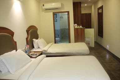 hotel room main image