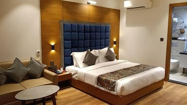 hotel room main image