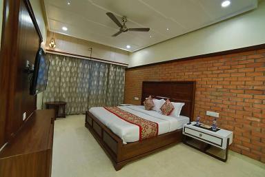 hotel room main image