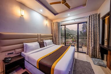 hotel room main image