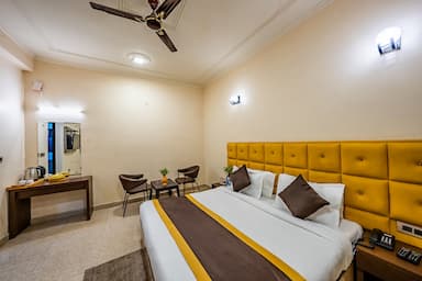 hotel room main image