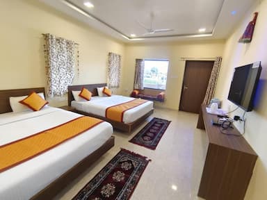 hotel room main image