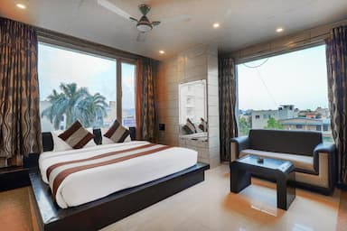 hotel room main image