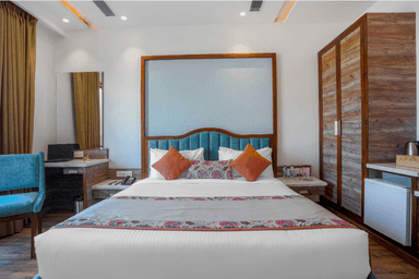 hotel room main image