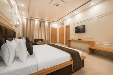 hotel room main image