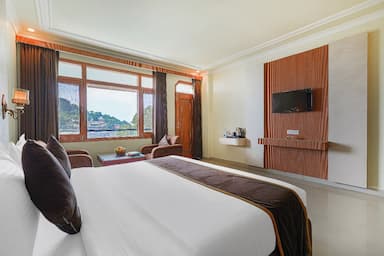 hotel room main image