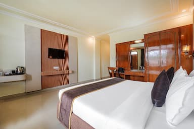 hotel room main image