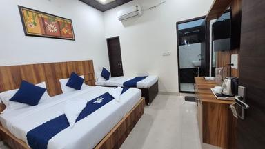 hotel room main image