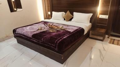 hotel room main image