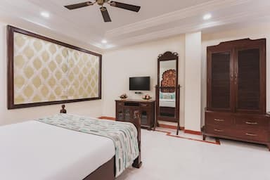 hotel room main image