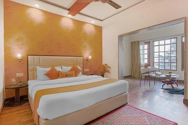 hotel room main image