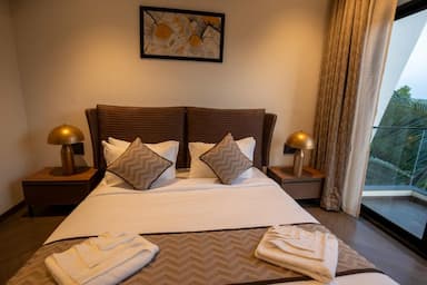 hotel room main image