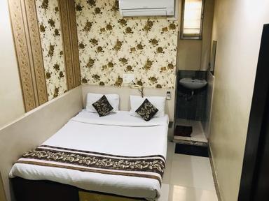hotel room main image