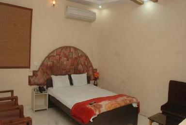 hotel room main image