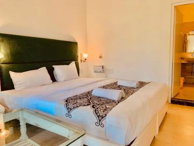 hotel room main image