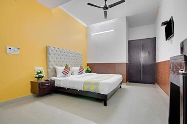 hotel room main image