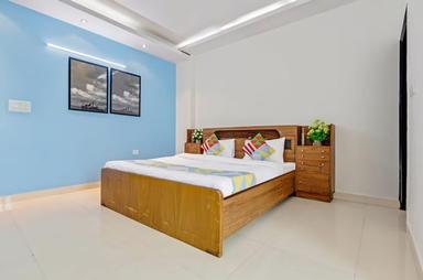 hotel room main image