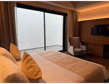 hotel room main image