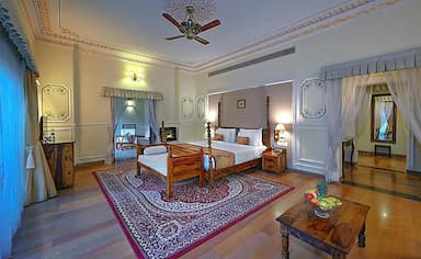 hotel room main image