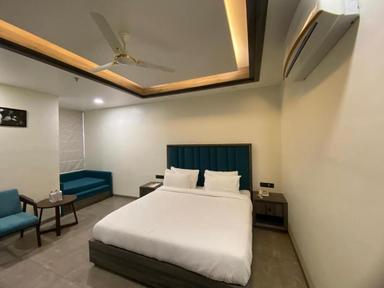 hotel room main image
