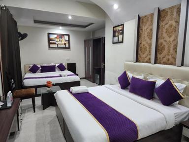 hotel room main image