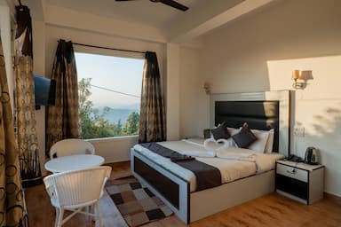 hotel room main image