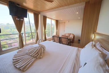 hotel room main image