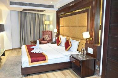 hotel room main image