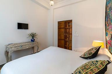 hotel room main image