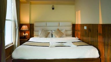 hotel room main image