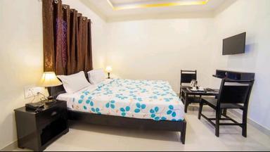 hotel room main image