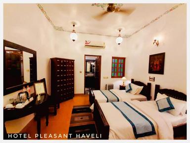 hotel room main image