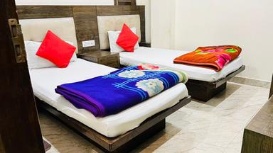 hotel room main image