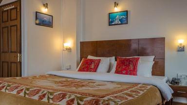 hotel room main image